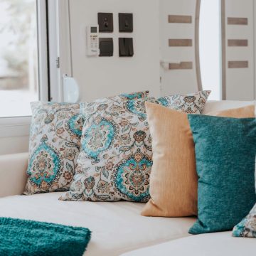 takarók és díszpárnák